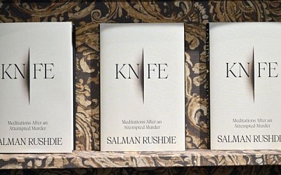 سلمان رشدی و چاقوی فتوای خمینی