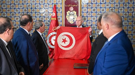 واقعة حجب العلم التونسي تصنع الحدث في تونس