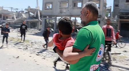 انتشال شهداء ومصابين بينهم أطفال ومسنون بعد قصف منزل ببيت لاهيا