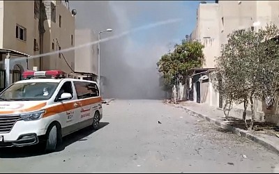 كاميرا الجزيرة توثق استهداف الاحتلال سيارات الإسعاف في حي تل السلطان