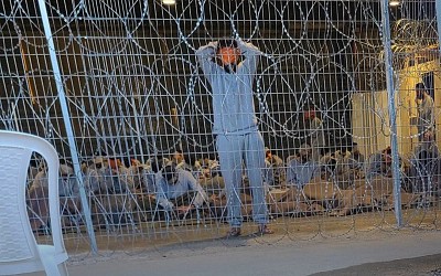 حماس تدعو لتدخل دولي وإسرائيل توسع السجون