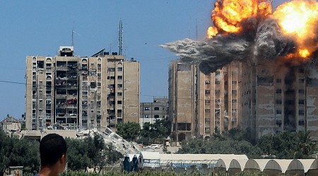 3 مجازر في غزة والقسام تفجر نفقين بجنود إسرائيليين وتدمر دبابتين