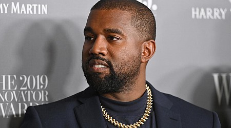 كانيه ويست يتعرّض للانتقادات بعد عرض مجموعته Yeezy Gap بطريقة غريبة