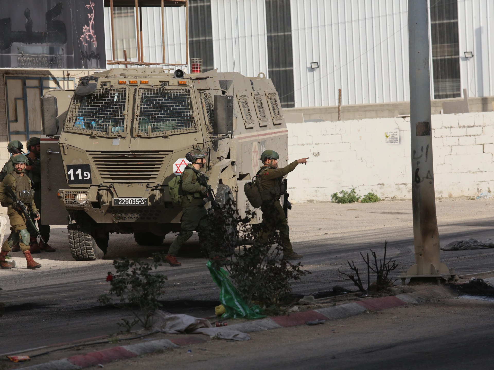 الاحتلال يقتحم منزل أسير محرر في طولكرم وينفذ عمليات هدم في القدس