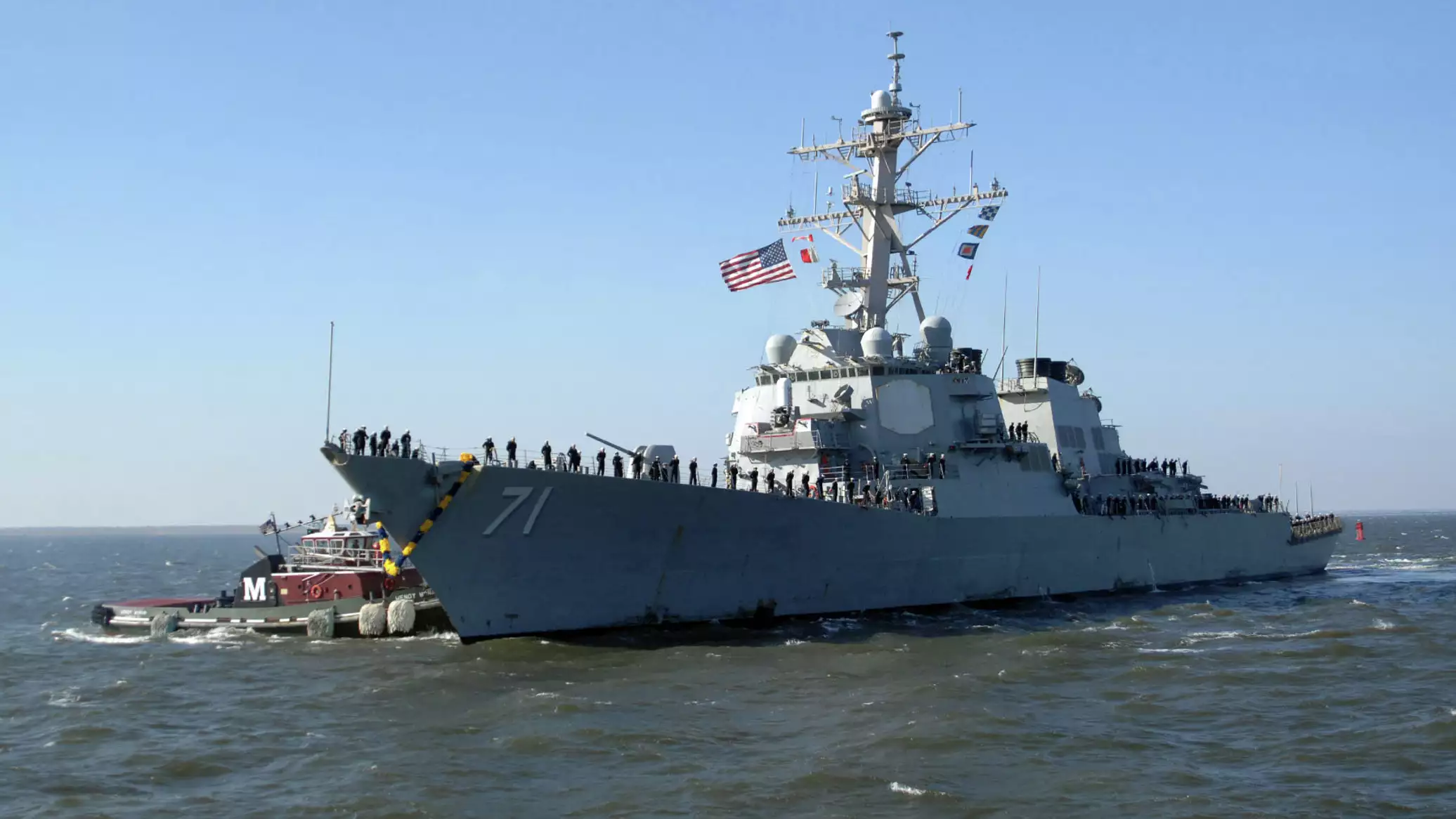 قبطان مدمرة أمريكية: خضنا معركة في البحر الأحمر لم تحدث منذ الحرب العالمية الثانية